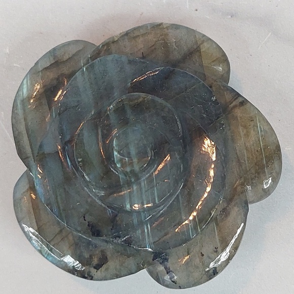 Labradorite Rose Carving | Intuition • Transformation • Mystical Protection - Picture 5 of 9
